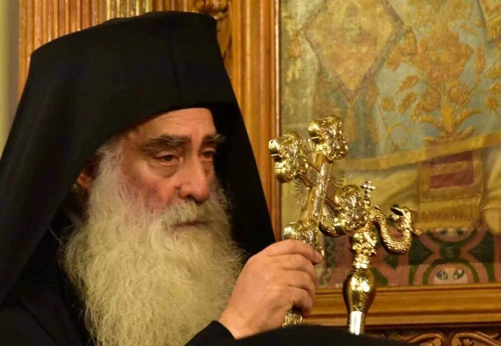 †) Σιατίστης Παύλος:«Μη γελιέστε ο τόπος μας, δεν είναι στο χείλος του γκρεμού, έχει αρχίσει να πέφτει. Αυτά που έρχονται σε πολύ λίγο χρόνο θα είναι πάρα πολύ δύσκολα, θα ματώσουμε από εδώ και πέρα όλοι μας.»